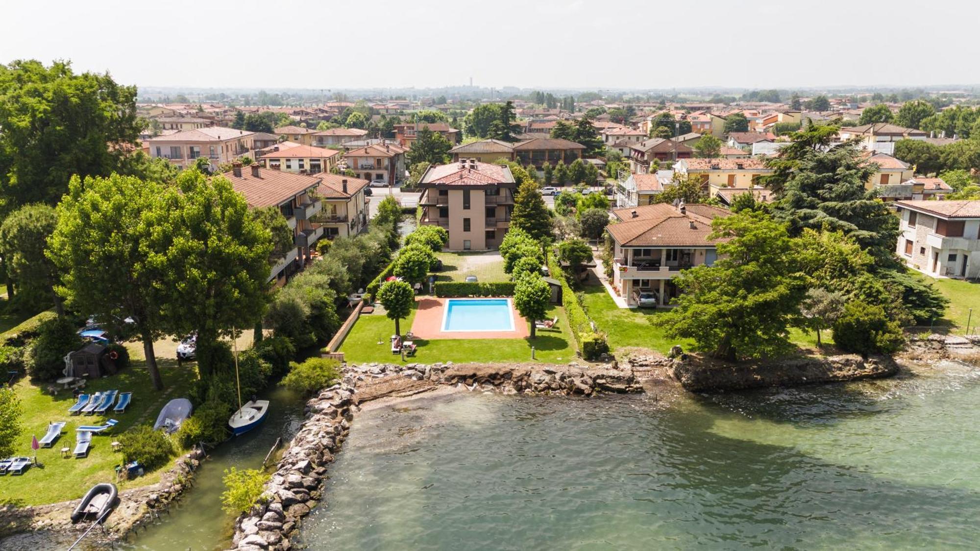 Incantevole Location Fronte Lago Sirmione Esterno foto